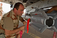 Les armuriers sont en charge de l’entretien et de la mise en œuvre de l’armement des avions