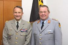 Le général d'armée Pierre de Villiers et le général d'armée Günter Weiler évoquent la coopération franco-allemande de défense