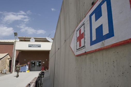 L’hôpital médico-chirurgical, ou Rôle 3, est situé sur l'aéroport international de Kaboul (KAIA) depuis 2009. Trois blocs opératoires, 1 service d’urgence, 30 lits, 2 unités de déchoquage, 1 scanner… s’étendent sur 4 800 m².