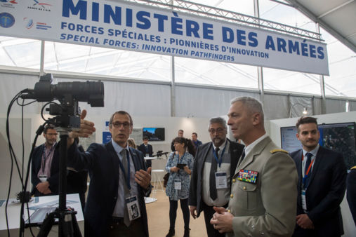 Le chef d’état-major des armées est également allé à la rencontre des acteurs de l’innovation du ministère.