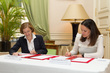  Signature d'un accord-cadre entre Florence Parly et la présidente de la guilde des scénaristes, Pauline Rocafull.