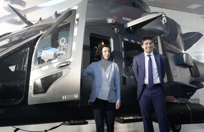 Lundi 27 mai, Florence Parly, ministre des Armées, était à Marignane (Bouches-du-Rhône) sur le site industriel d’Airbus Helicopters. A cette occasion, elle a dévoilé la maquette grandeur nature du futur hélicoptère interarmées léger (HIL), baptisé Guépard.