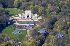 La cérémonie du centenaire de la création de l'escadrille La Fayette a eu lieu le 20 avril 2016 au mémorial de l’Escadrille situé à Marne-La-Coquette (Hauts-de-Seine).
