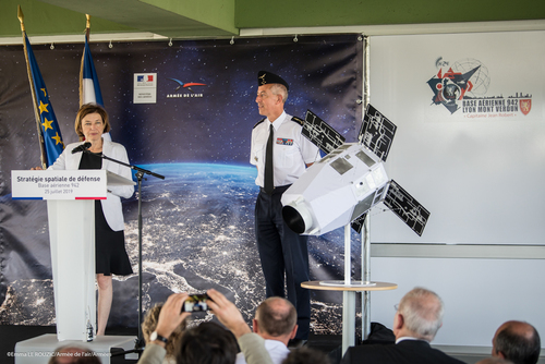 Base aérienne de Lyon : Florence Parly présente la stratégie spatiale française de défense 