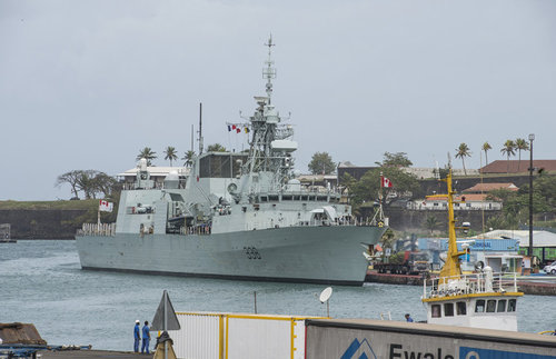FAA : le NCSM Winnipeg de la marine royale canadienne fait escale à Fort-de-France