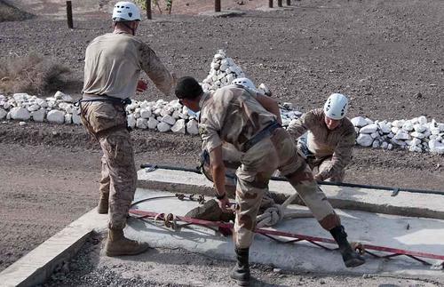 Du 31 juillet au 7 août 2013, les militaires du 5e Régiment InterArmes d'Outre-Mer (RIAOM) des Forces Françaises stationnées à Djibouti (FFDj) ont organisé et encadré un stage d’initiation au Centre d’Entraînement au Combat et d’Aguerrissement de Djibouti (CECAD) au profit des éléments américains du 26e Marine Expeditionary Unit (MEU) stationnés sur le camp de Lemonnier de Djibouti. 