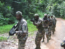 EFG : les parachutistes congolais se forment au combat en jungle