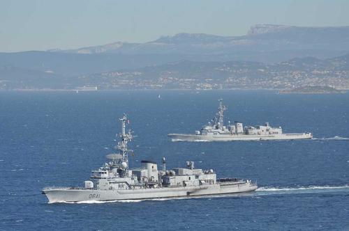 Après 33 ans de service, 937 738 milles nautiques parcourus sur toutes les mers, la frégate anti-sous-marine Dupleix effectue ce jour sa dernière sortie à la mer, avec ses anciens commandants, et franchira pour la dernière fois les passes de la base navale de Toulon.