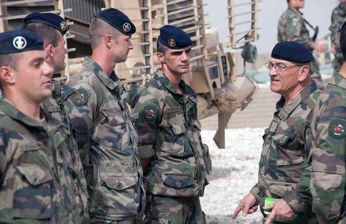 Visite du CEMAT aux soldats français (3)