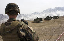 Afghanistan : entraînement au tir à l’école des blindés de Kaboul (1)