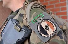  L’adjudant Damien est actuellement en mission en Afghanistan au sein du détachement « contre ingérence » (french counter intelligence cellule) de la direction de protection et de sécurité de la Défense (DPSD). Il assume la tâche de mentor opérationnel au profit de  plusieurs officiers de renseignement des forces de sécurité afghane.