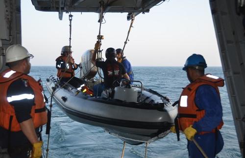 OEF : l’Aconit effectue des visites de navires dans le golfe arabo-persique