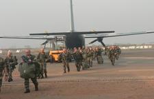 Le matin du 28 décembre 2012, arrivée des légionnaires parachutistes sur le Tarmac de l'aéroport M'Poko de Bangui.