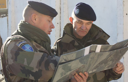 Kosovo : visite du général Commins, chef de l’état-major opérationnel Terre (2)