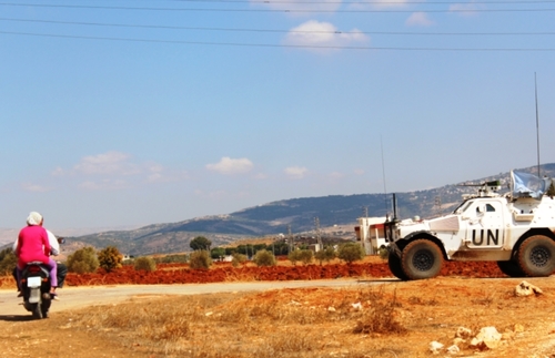 Liban : les pelotons de la FCR patrouillent avec les FAL 