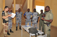 Le 19 août 2013, deux gendarmes de la brigade Serval ont réalisé une séance d’instruction à la prise d’empreintes digitales au profit de leurs homologues maliens. Une quinzaine de prévôts ont assisté à la formation dans les locaux de la gendarmerie départementale dans le centre de Gao.