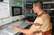 Le sergent-chef Florent est déployé au Mali depuis le 1er mai 2013 avec le 48e régiment de transmissions (48e RT) qui arme le groupement transmission de l’opération Serval. Il est spécialisé dans l’installation des antennes et des stations de communication par lesquels transitent les signaux de réseaux téléphoniques et informatiques militaires sécurisés.
