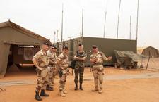 Le 27 juin 2013, le directeur central adjoint du service du commissariat des armées (SCA), le commissaire général de première classe Laroche de Roussane, s’est rendu à Gao pour apprécier la mise en œuvre du soutien auprès des forces déployées. 