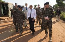 Sangaris : visite du ministre de la Défense