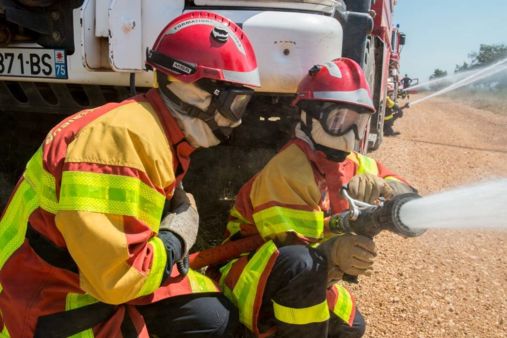 Les sapeurs-pompiers de la 3e compagnie de l'UIISC7 de Brignoles lors d'un exercice d'intervention sur des feux de forêts.