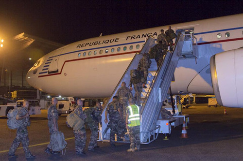 Les légionnaires du 3REI décollent de Cayenne pour rejoindre les opérations de secours à Saint-Martin. Crédit : EMA/COM