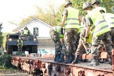 Plus d'une centaine de véhicules a été acheminée par train pour l'exercice CENTAC qui s'est déroulé à Mailly-le-camp du 15 au 26 octobre 2012. - Crédits : N.Rousseau/31e RG